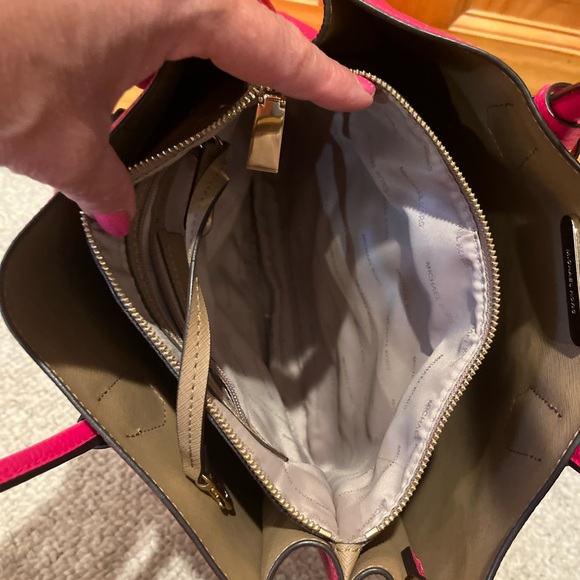 MICHAEL KORS MERCER Large Convertible Tote - Picture 11 of 14